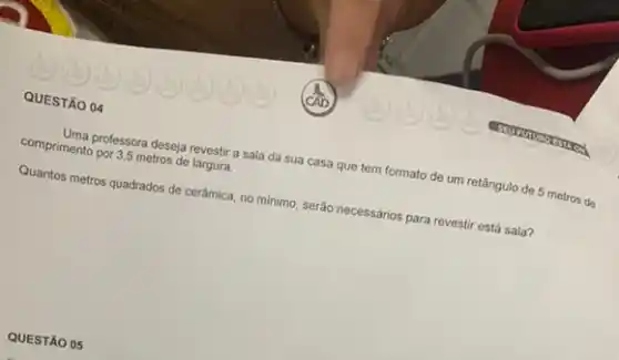 04
comprimento por 3,5 metros de
imento polessora deseja revestir sala da sua casa que tem formato de um retângulo de 5 metros de
Quantos metros quadrados de cerâmica, no mínimo, serão necessários para revestir está sala?