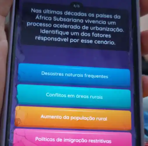 Nas últimas décadas os países da
Africa Subsarian vivencia um
processo acelerado de urbanização.
Identifique um dos fatores
responsavel por esse cenário.
Desastres naturais frequentes
Conflitos em dreas rurais
Aumento da população rural
Politicas de imigração restritivas