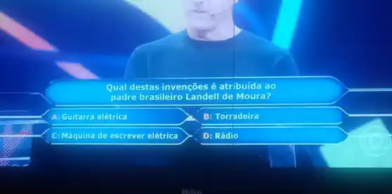 Qual destas invenções é atribuída ao
padre brasileiro Landell de Moura?
A: Guitarra elétrica
B: Torradeira
C: Máquina de escrever elétrica
D: Rádio